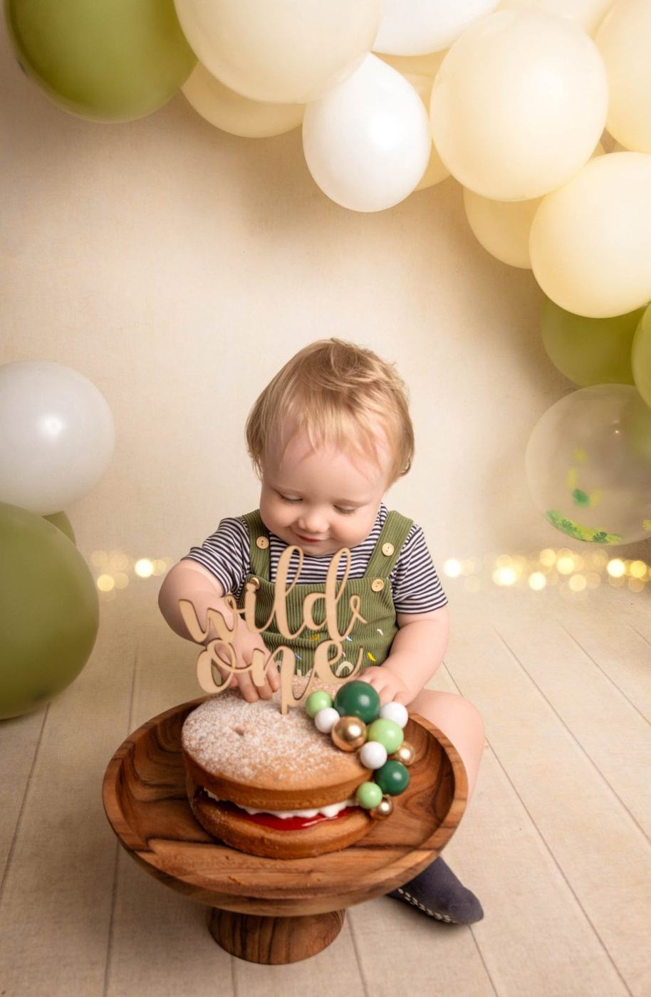 Cake Smash photography by Fox Photo